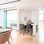 360 Heights, Gym & Pool Lejlighed *