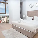 360 Heights, Gym & Pool Lejlighed