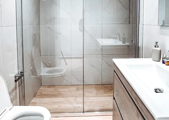 360 Heights, Gym & Pool 尼科西亚