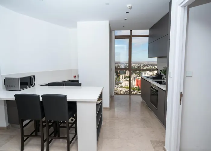 360 Heights, Gym & Pool 公寓 *