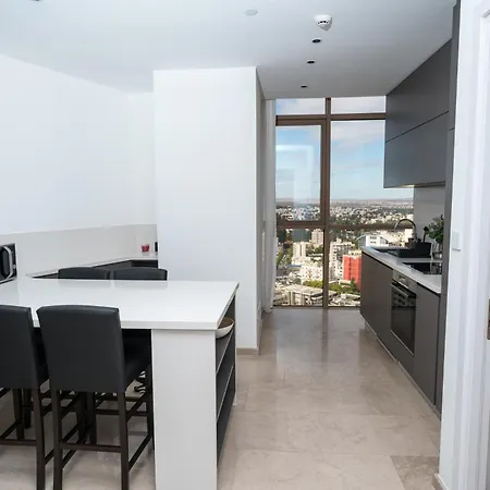 360 Heights, Gym & Pool Apartmán *